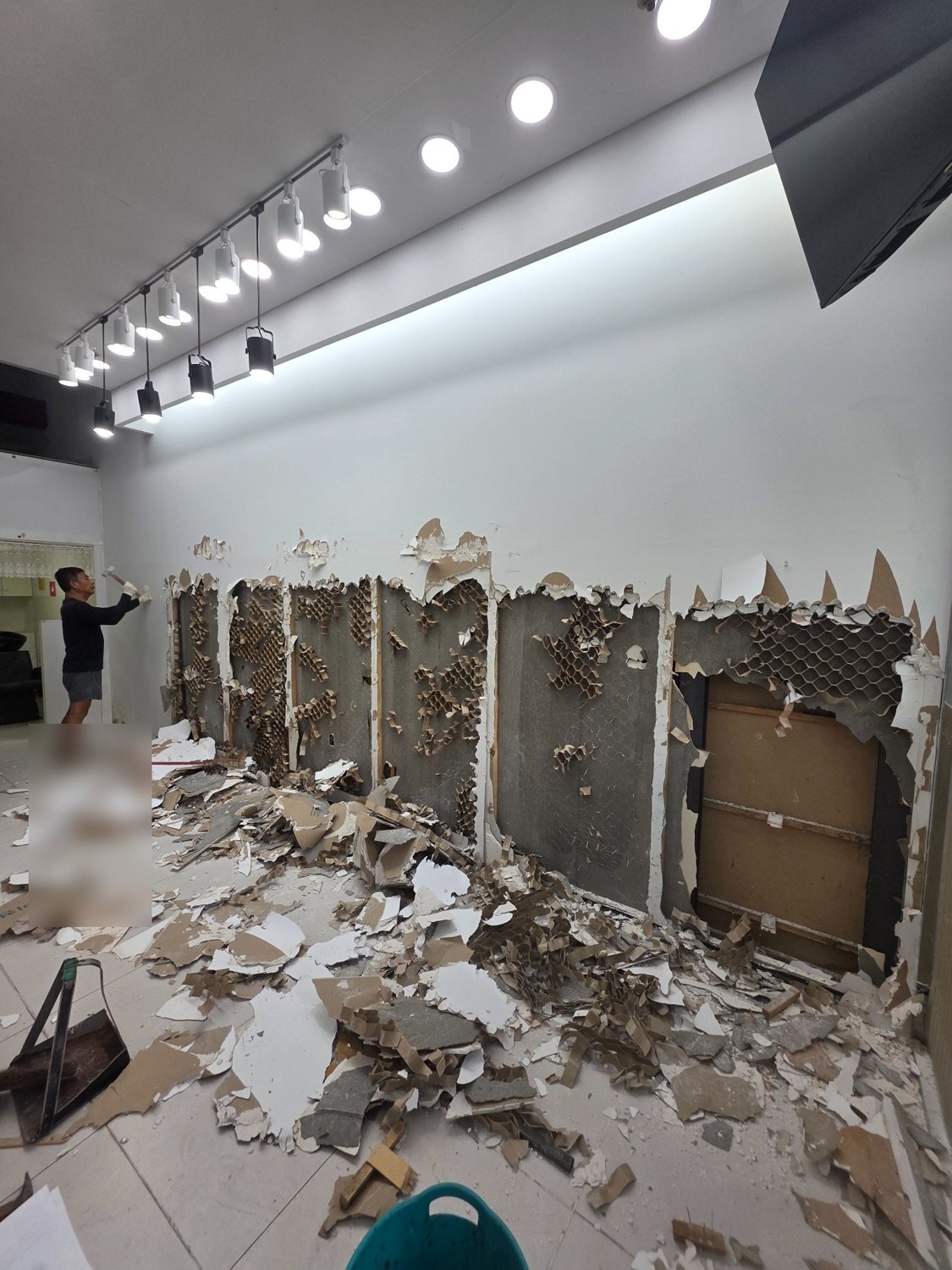 미용실 누수 손상 가벽 철거 과정
