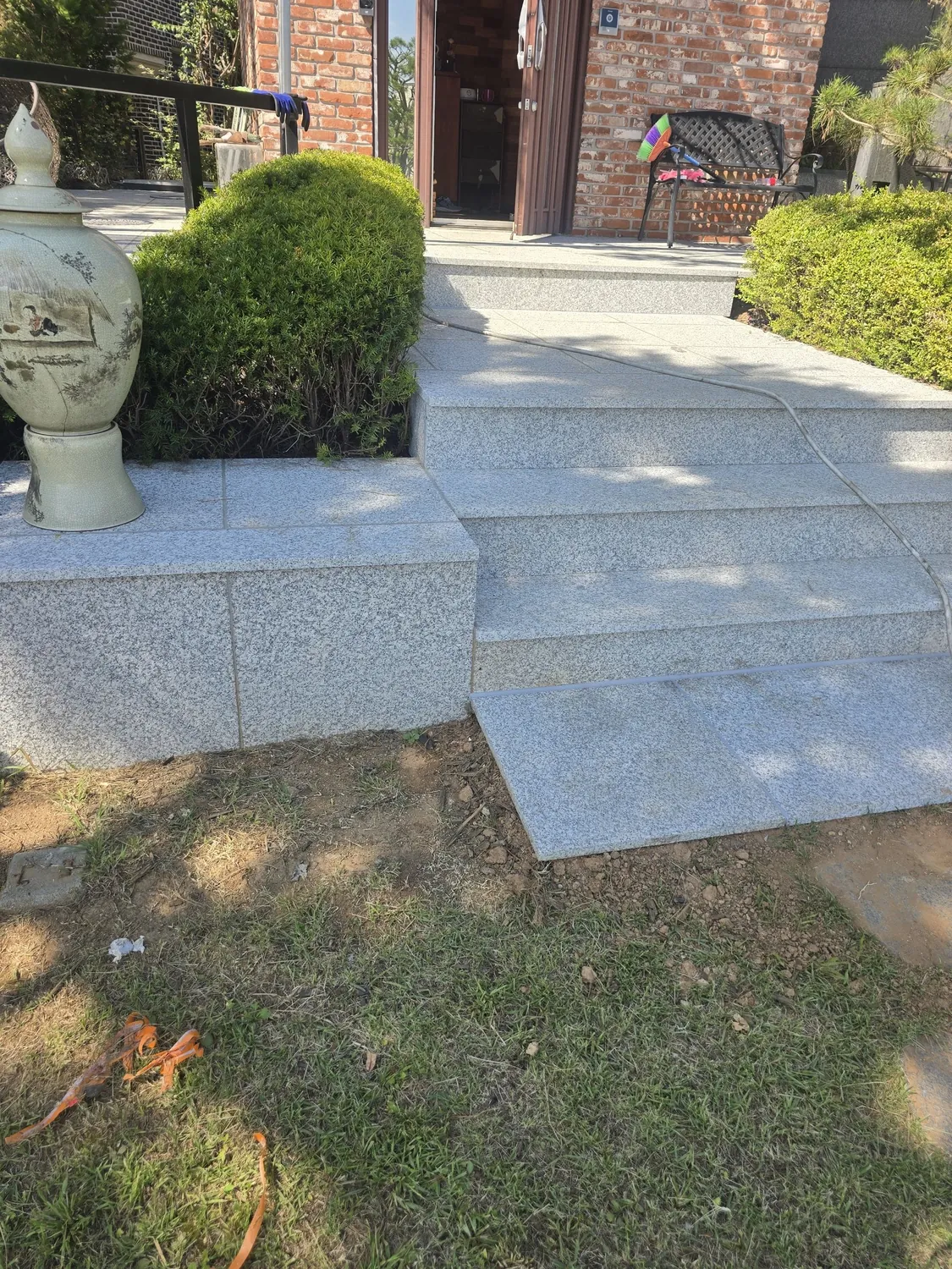 용인 노후 데크 철거 후 석재 바닥 시공 완료